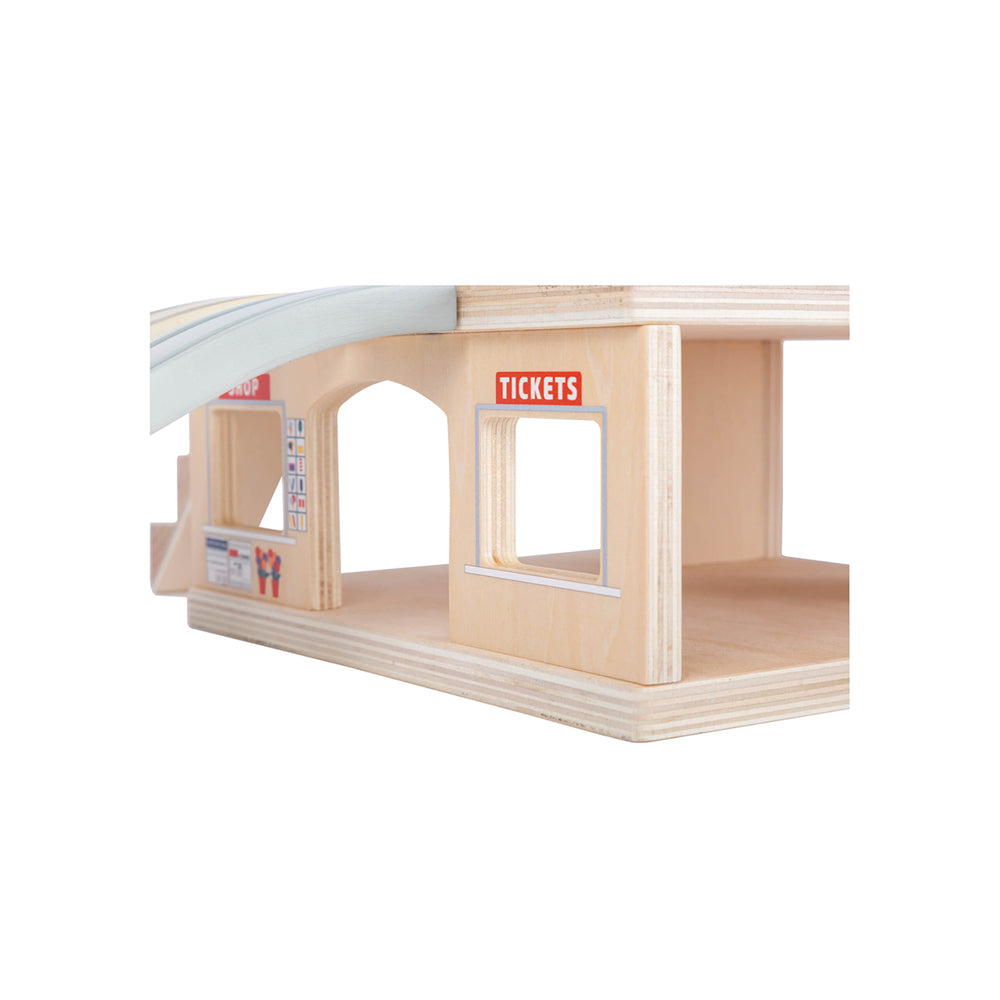 Wooden train: station with train and accessories