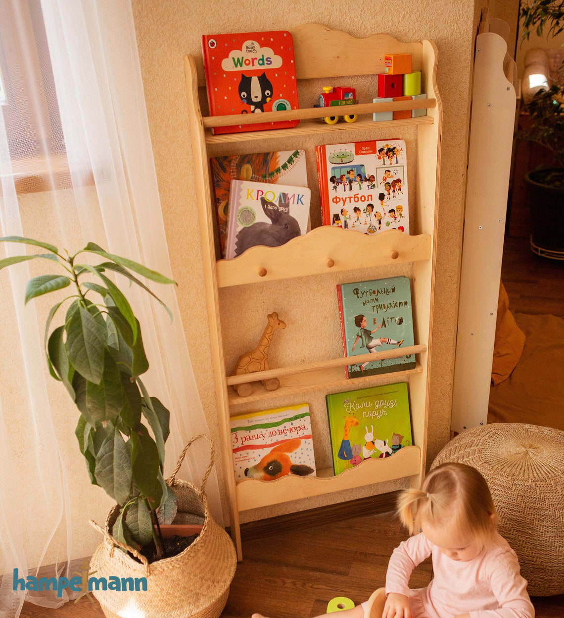 Children's bookshelf: Vertical