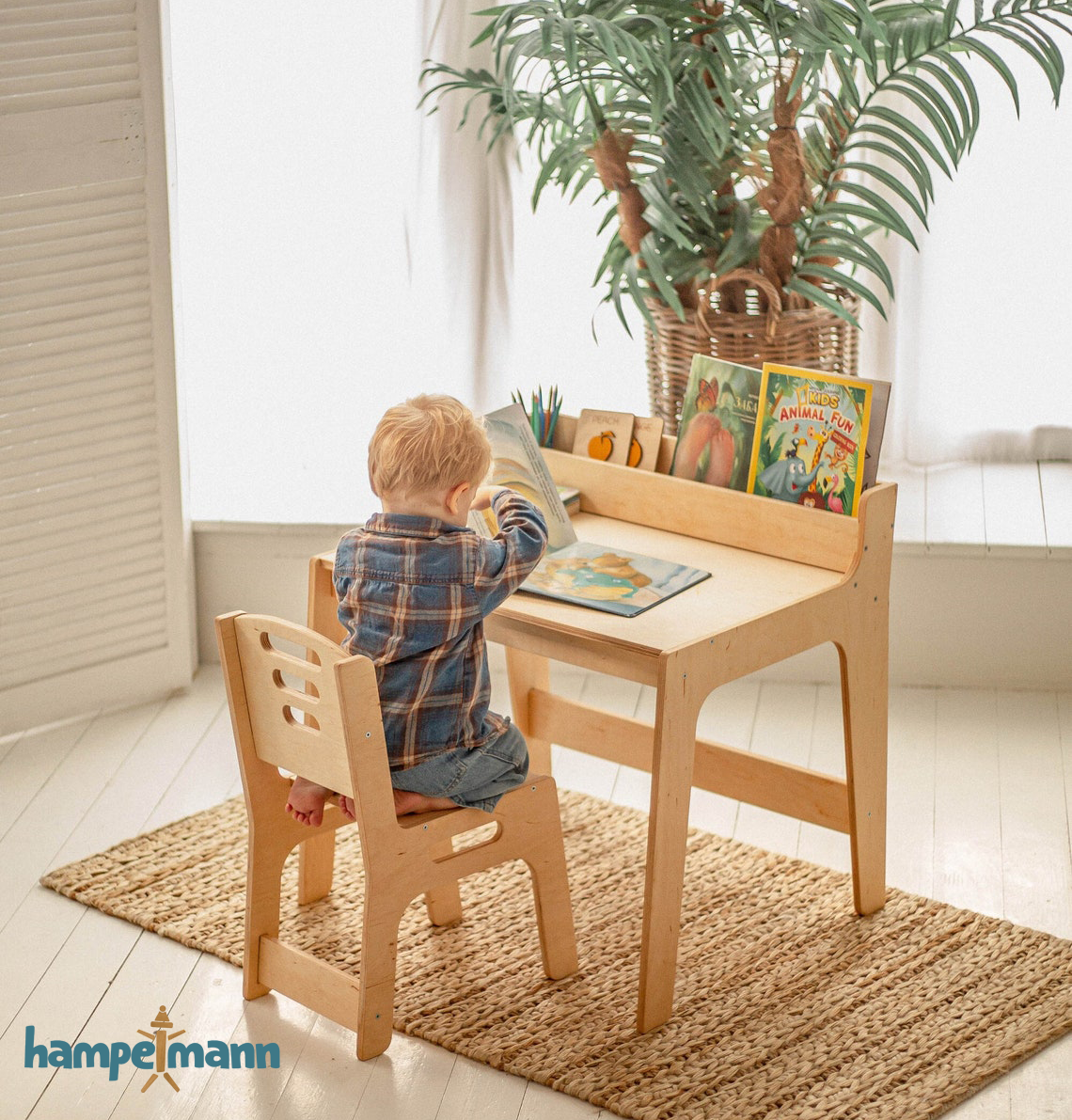 Set: Children's table with shelf and chair